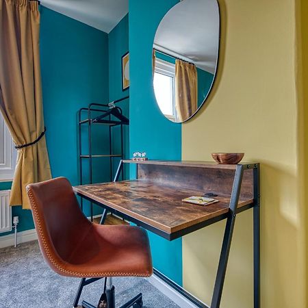 2 Bedrooms Modern, Stunning & Stylish Contractor House, Prime Portsmouth Location With Free Parking Permit, Summer Special Offer!! - By Blue Puffin Stays Экстерьер фото