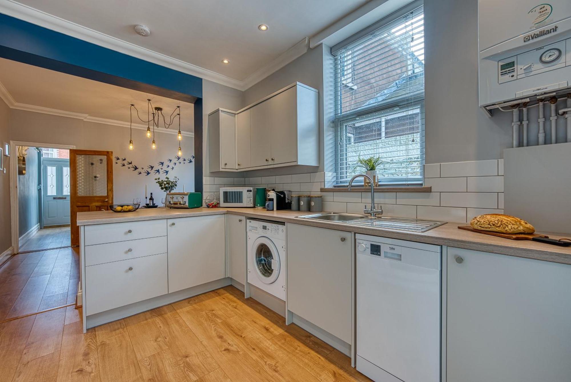 2 Bedrooms Modern, Stunning & Stylish Contractor House, Prime Portsmouth Location With Free Parking Permit, Summer Special Offer!! - By Blue Puffin Stays Экстерьер фото