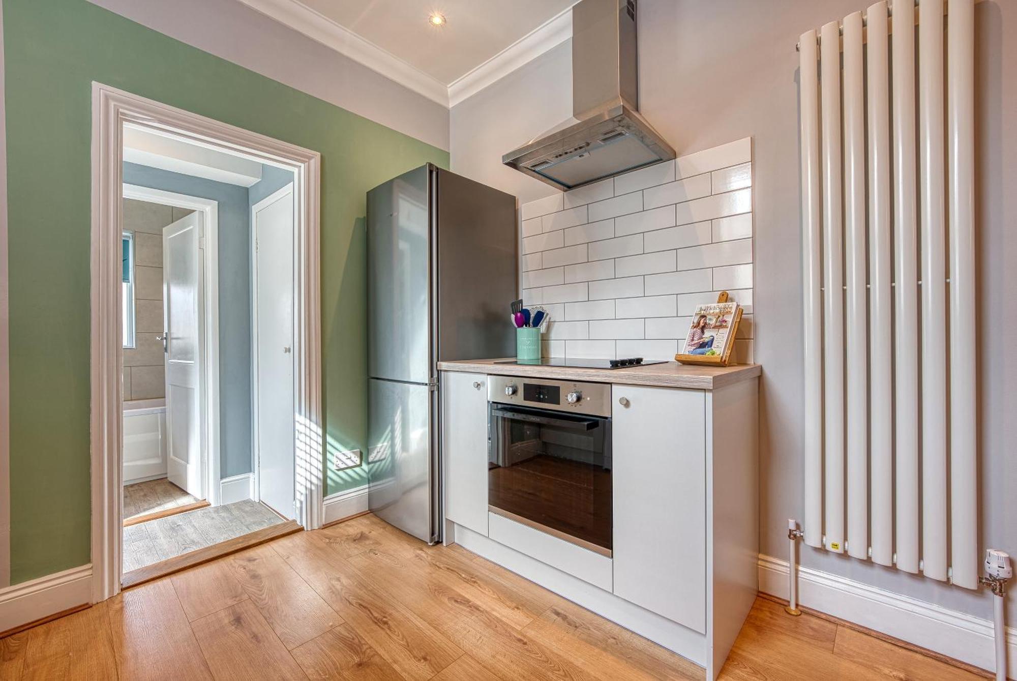 2 Bedrooms Modern, Stunning & Stylish Contractor House, Prime Portsmouth Location With Free Parking Permit, Summer Special Offer!! - By Blue Puffin Stays Экстерьер фото