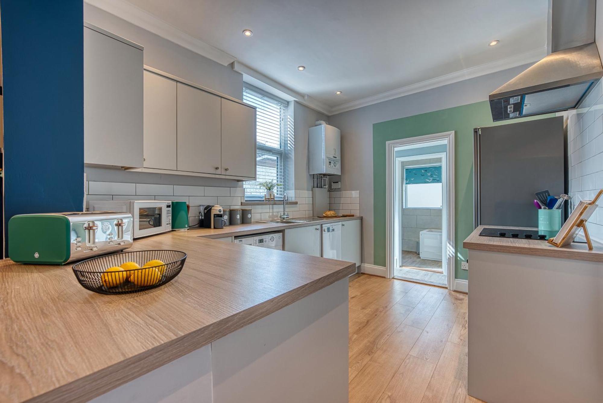 2 Bedrooms Modern, Stunning & Stylish Contractor House, Prime Portsmouth Location With Free Parking Permit, Summer Special Offer!! - By Blue Puffin Stays Экстерьер фото